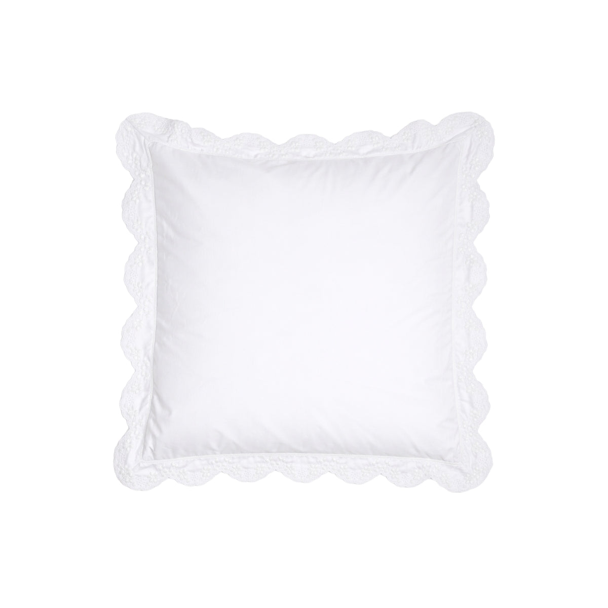 La taie d’oreiller Héloïse met à l’honneur une délicate broderie ton sur ton soulignée par un élégant feston en vagues. 65x65