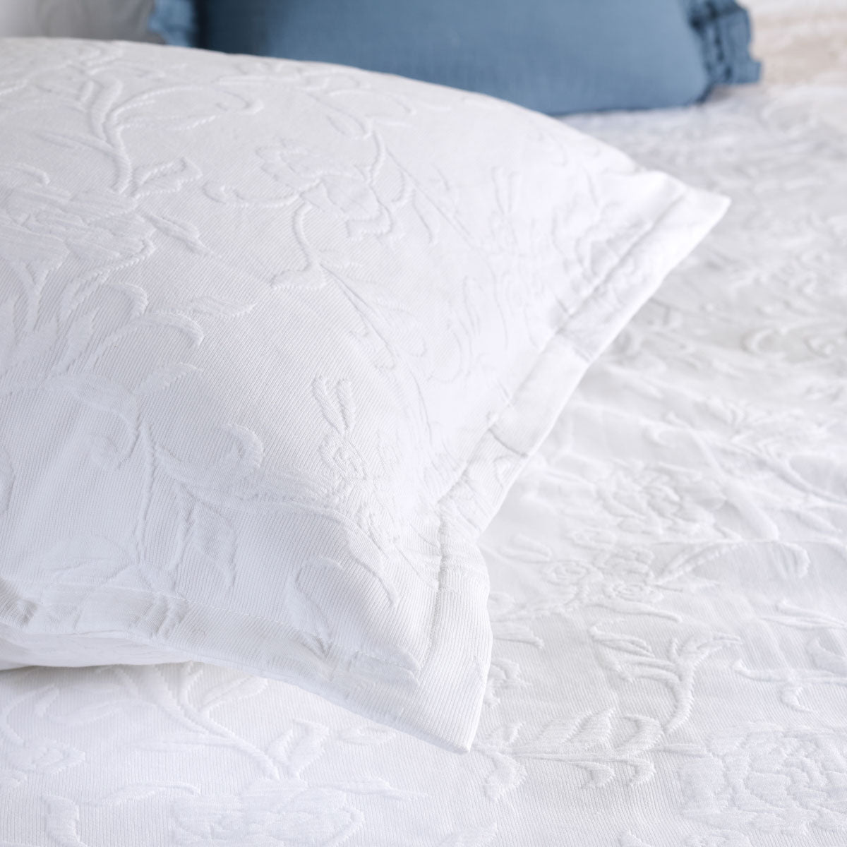 taies et jeté de lit blanc plume de coton