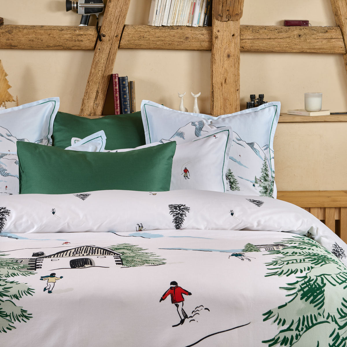 zoom sur les taies du modele gerardmer en satin de coton avec un beau surjet