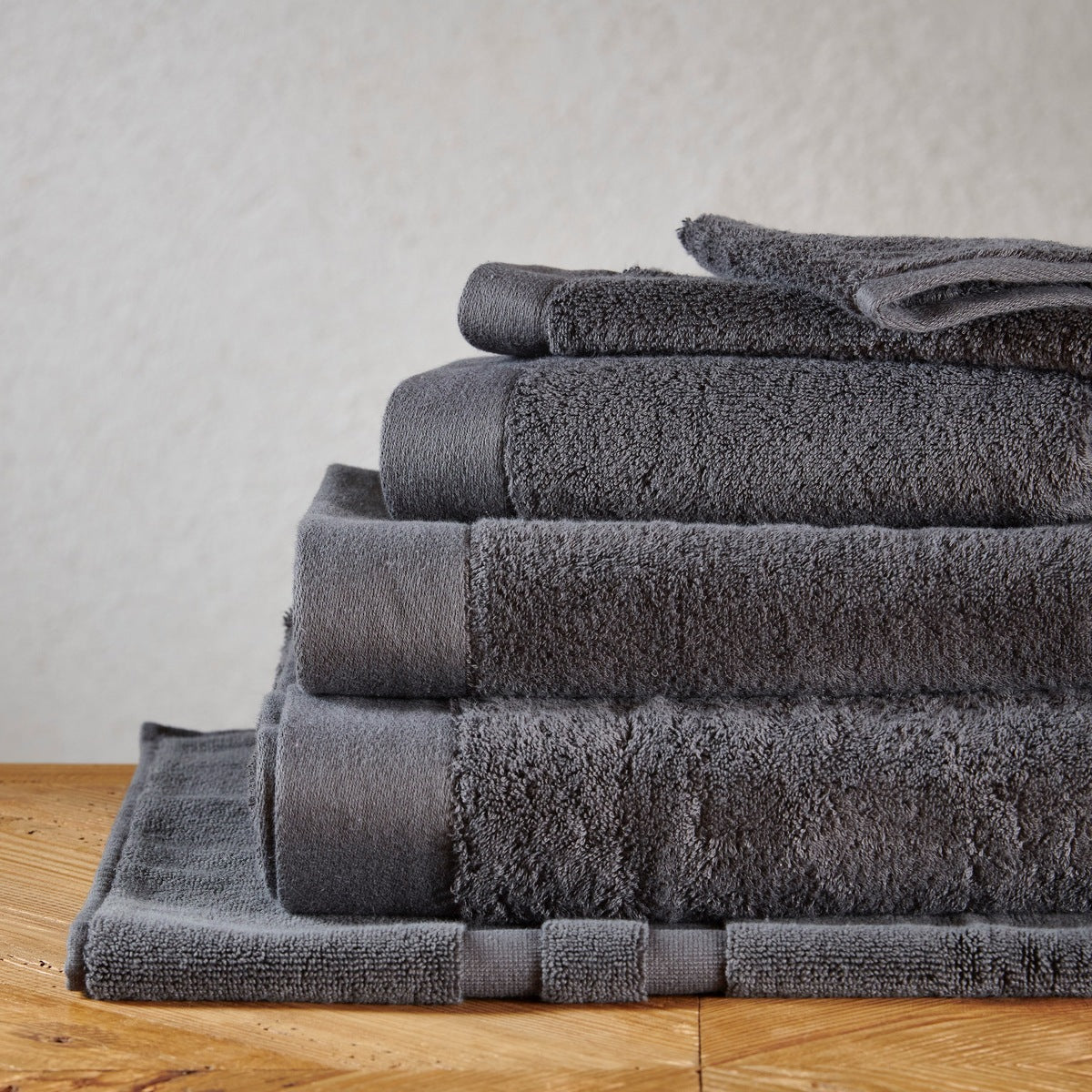 Serviette invitée Sérénité - 100% Coton 650g/m² #Couleur_REGLISSE