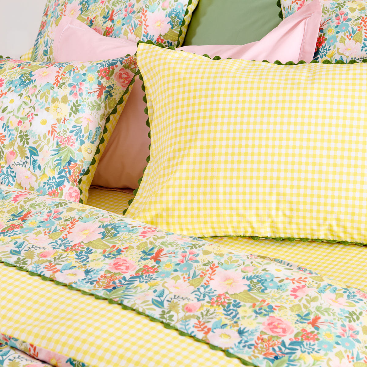 Oreiller vichy jaune et réversible fleuri