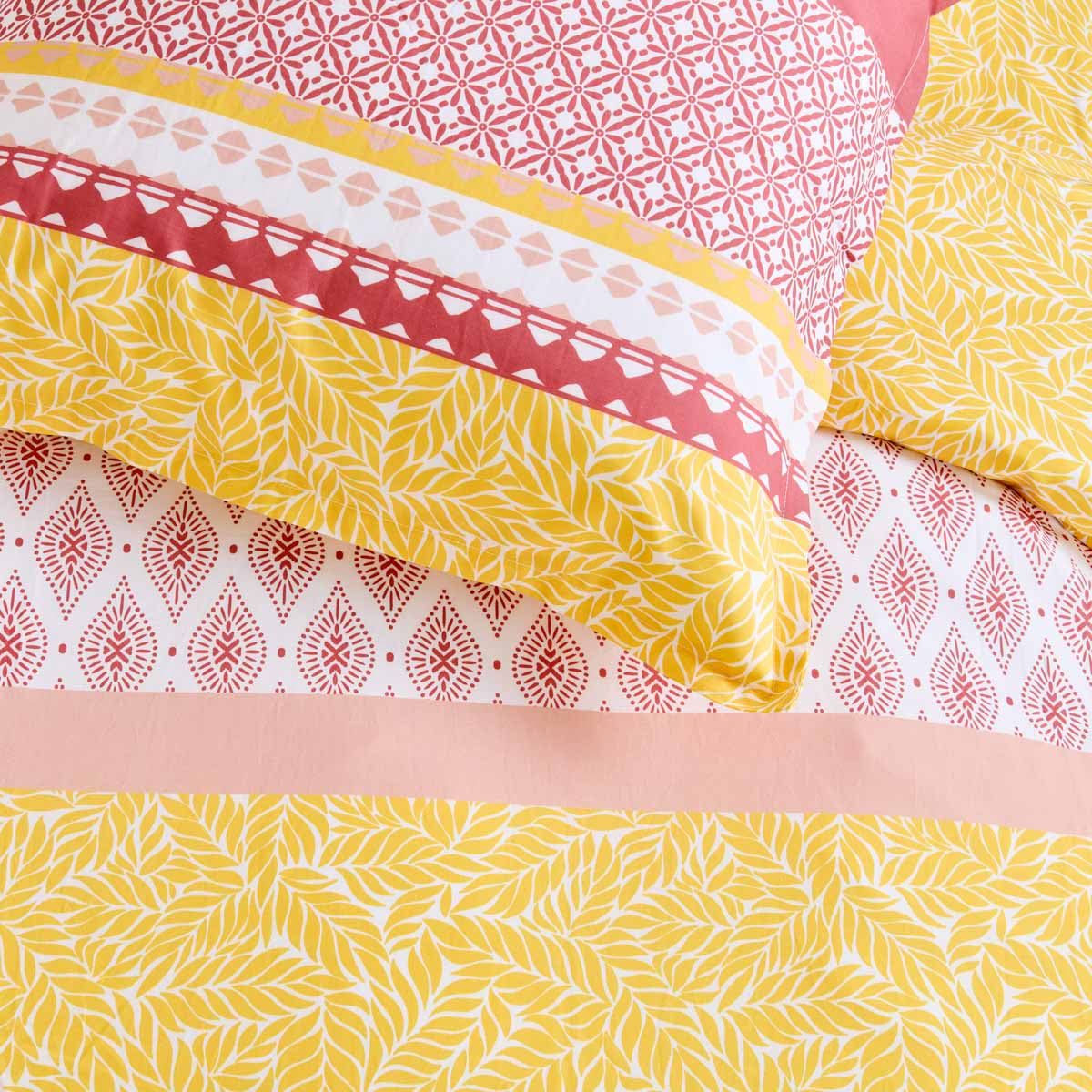 terre d'ocre zoom taies et housse de couette rose et jaune