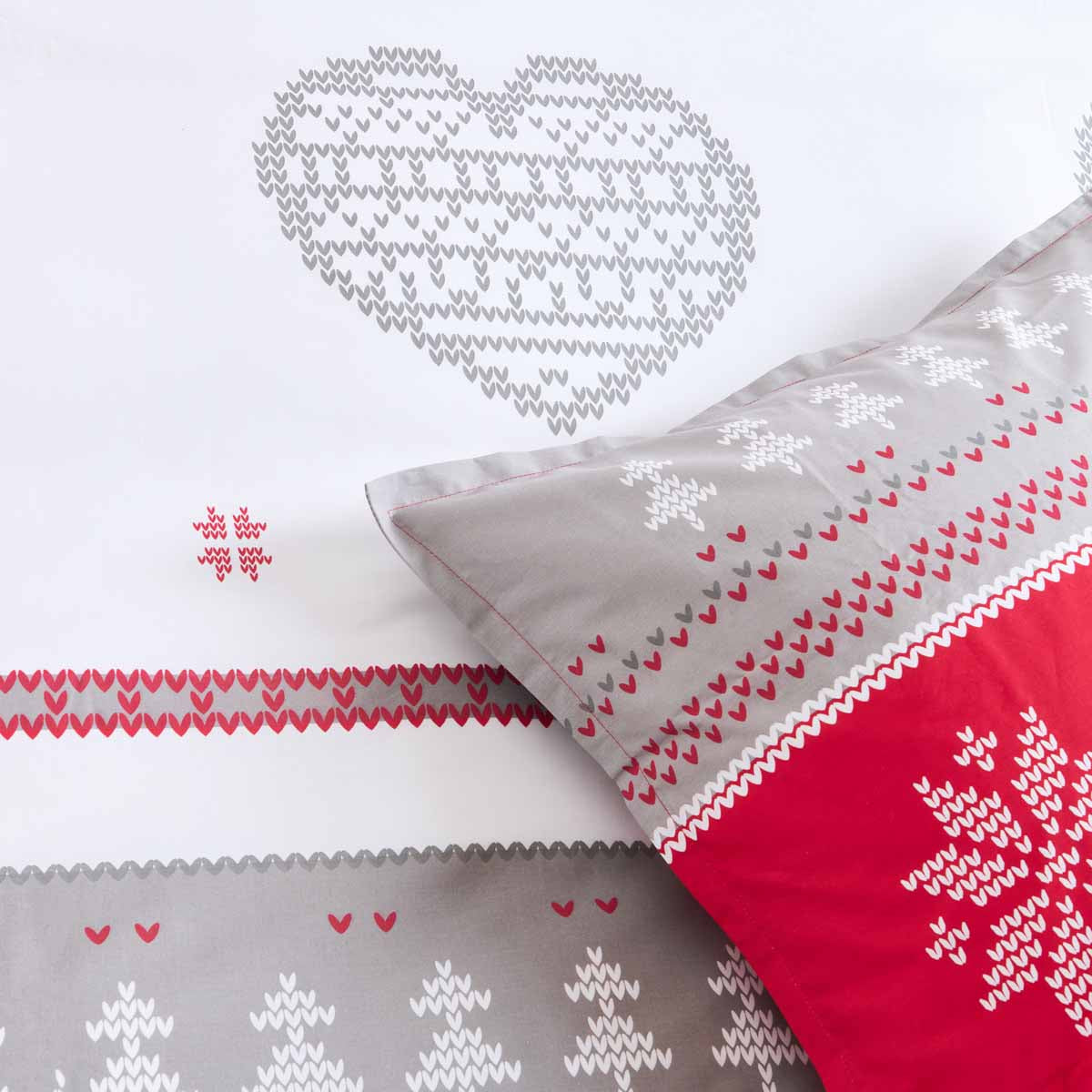 zoom sur taies et housse de couette coeur des alpes. Coeur esprit chalet