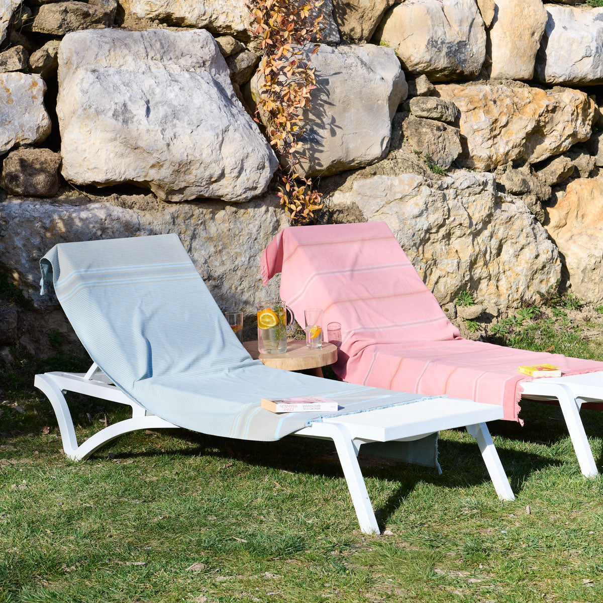 Foutas Azura et Playa, deux coloris aux ambiances complémentaires pour accompagner tous les moments de l’été