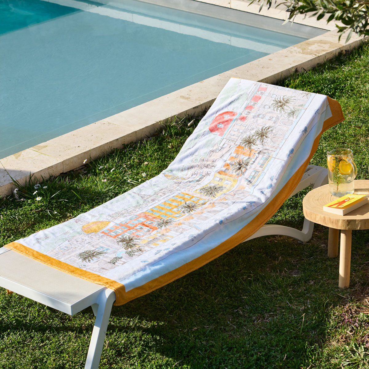 Drap de plage Nice, une illustration inspirée de la Côte d’Azur pour une ambiance estivale