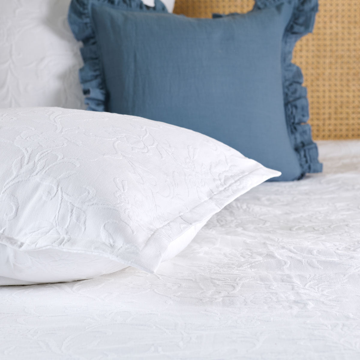 taies et jeté de lit blanc plume de coton