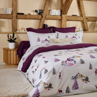 parure de lit en flanelle coloris prune avec des motifs hivernaux